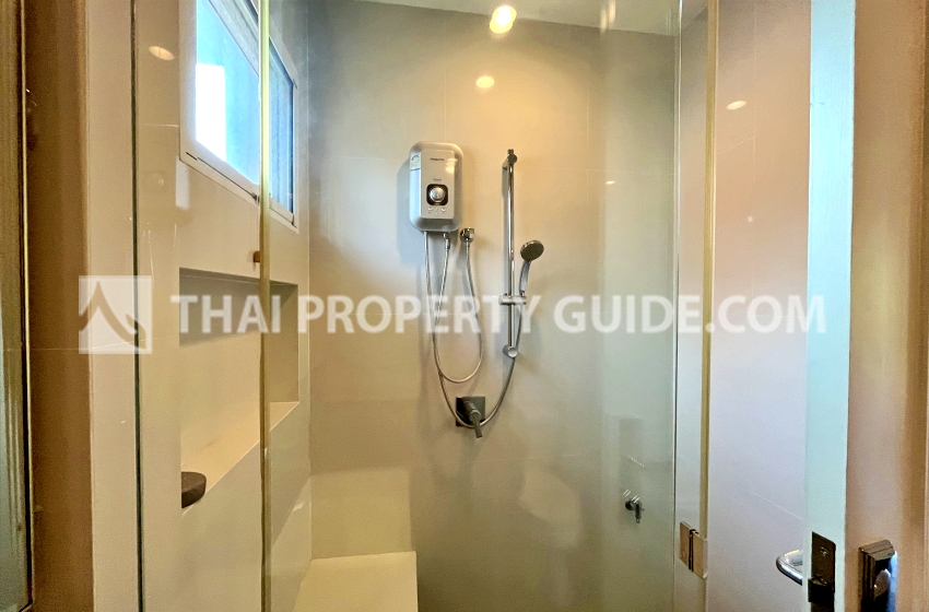 House with Shared Pool in Bangnatrad : Nantawan Bangna Km.7 